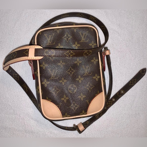 Louis Vuitton Danube Cross
Body Bag - Picture 2 of 13